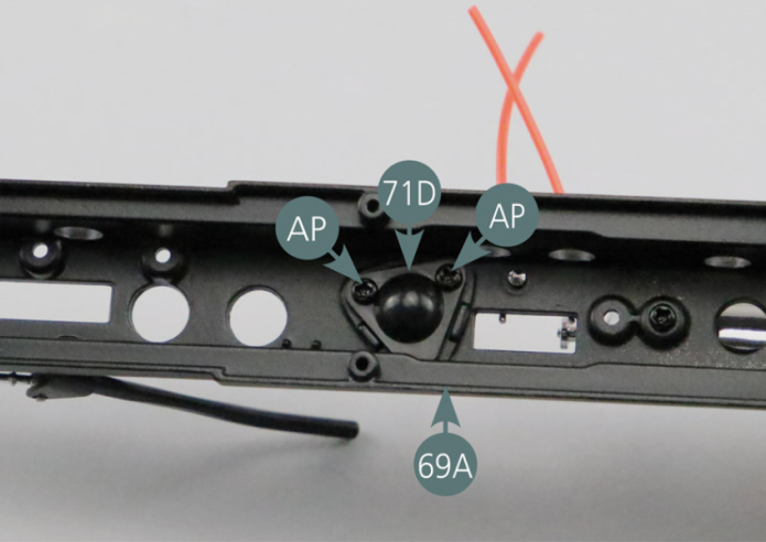 Place the shift lever bracket (71B) on the central tunnel (69A) as shown in the photo. Flip the central tunnel (69A), then position the gear lever ball joint (71D) and secure it with two AP screws.