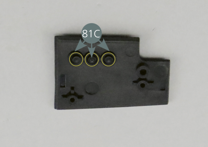 Engage the three switch clips (81C) into the slots as shown in the photo. 