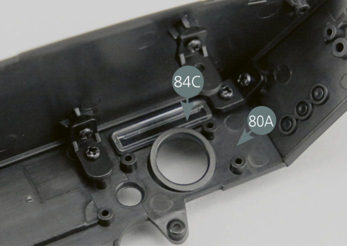 Position the indicator light strip (84C) in the slot provided on the dashboard panel (80A). Check the correct orientation of the bar (photo step 2). Then position the indicator and the rev counter (84A).