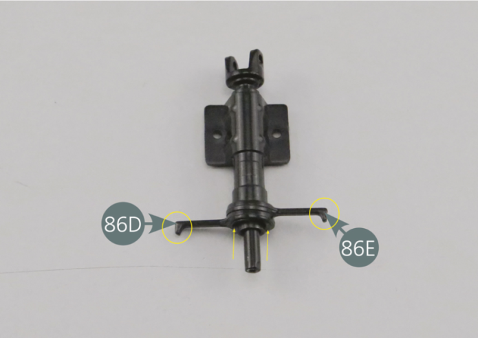 Then place the windscreen washer control (86D) opposite the control (86E). Finally, place the direction indicator (86C) on the column, on the same side as the control (86E), as shown in the photo.