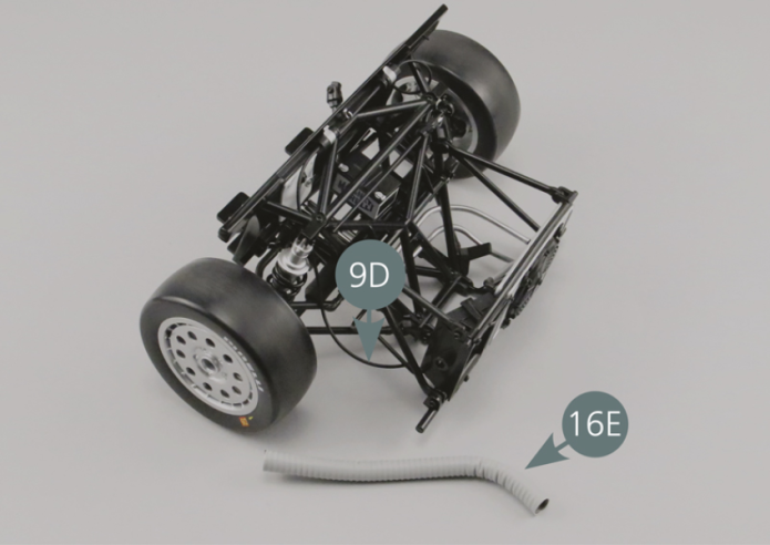 Déconnecter le tuyau d’évacuation d’air 16E et la durite d’huile 9D.