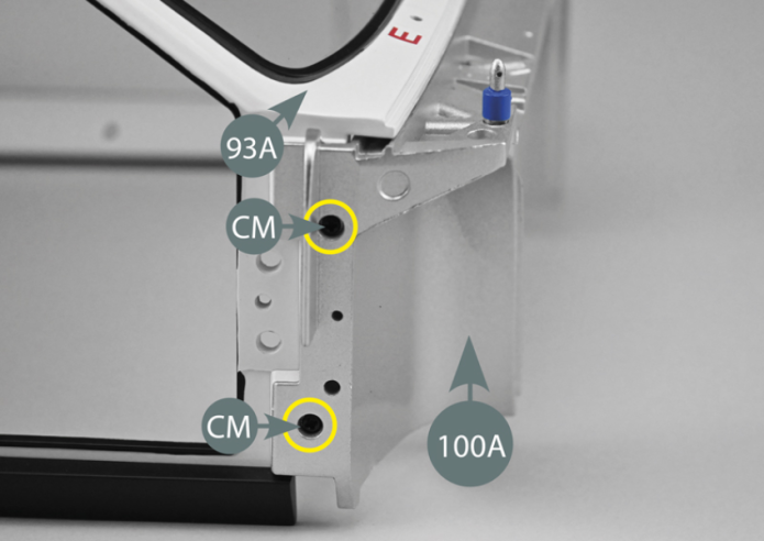 Position the front compartment bulkhead (100A) at the front of the central body (93A). Align the  openings at the side and fix the bulkhead (100A) to the central body (93A) with two CM screws on each side (yellow circles). Turn the assembly over and secure – from the inside - the bulkhead (100A) to the body (93A) with two CM screws.