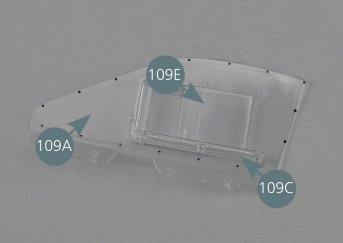 Position the sliding window (109E) in the groove of the lower window guide (109C) inside the window (109A). Check that the handle is oriented towards the front of the window.