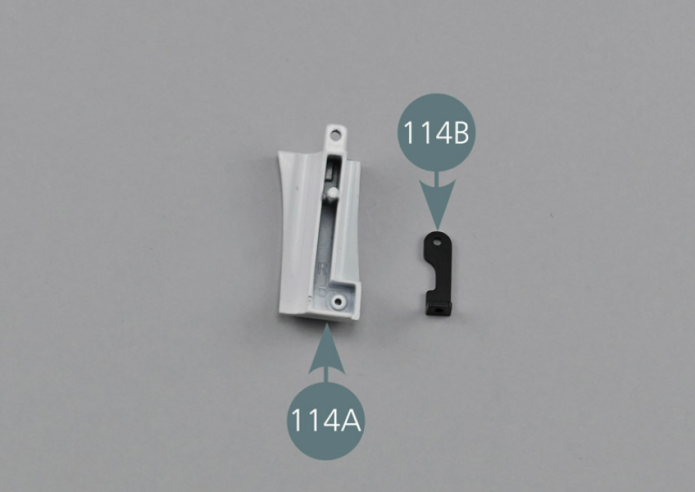 Position the partition support (114B) on the right front bonnet-door partition (114A) as shown in the photo, then secure it with an AM screw.