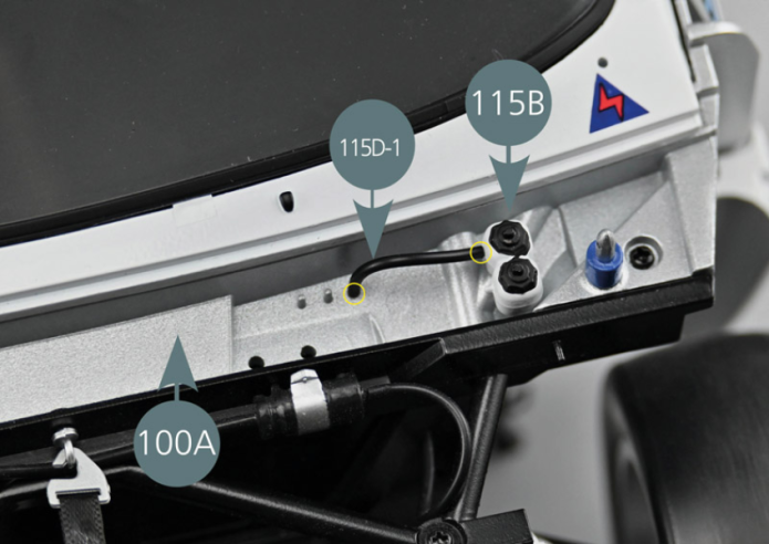 Insert the ends of the 25 mm hose (115D-1) on the lug of the dual expansion tank (115B) closest to the windshield and onto the first of the three lugs located on the bulkhead front compartment (100A), as shown in the photo (yellow circles). Then insert the ends of the 30 mm hose (115D-2) on the lug of the second dual expansion tank (115B) and onto the second of the three lugs located on the bulkhead front compartment (100A), as shown in the photo on the right (yellow circles).