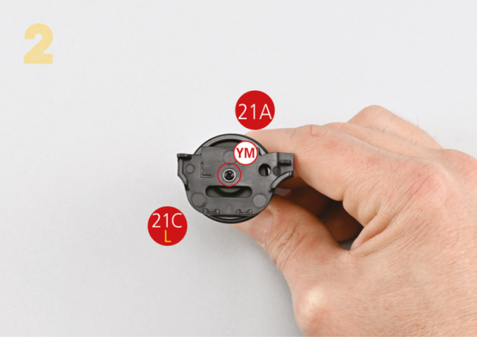 21F Caja del eje – tapa derecha Tornillo AM M1.7 x 4 (4 + 1) Tornillo YM M1.7 x 4 x 5 (2 + 1) Tornillo KP M1.4 x 4 (8 + 2)