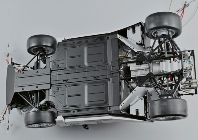 Press the towing eye (117B) onto the lower part of the front protection plate (117A) as shown. Place the front protection plate (117A) on the front lower frame (5A) and secure with four SM screws.