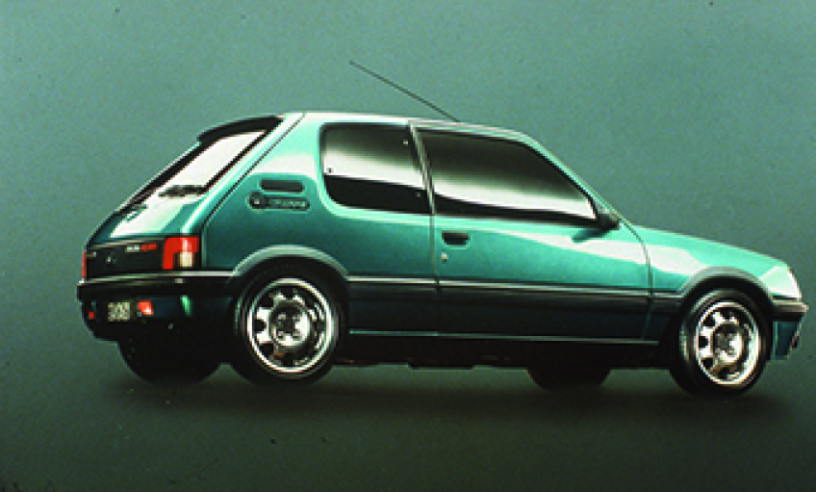 Der 1991 vorgestellte Peugeot 205 GTI "Griffe" ist eine auf 3.000 Exemplare limitierte Auflage, die nur in Fluoritgrün-Metallic erhältlich ist.© IXO Collections SAS - Tous droits réservés. Crédits photo © Peugeot