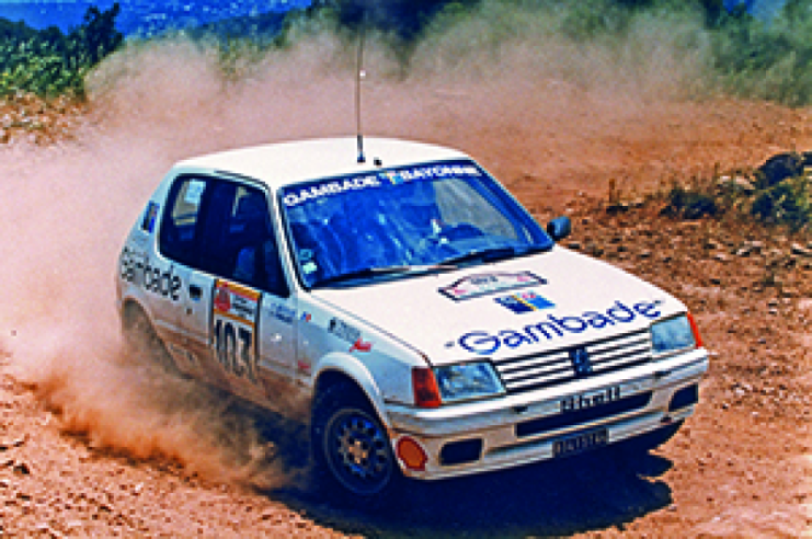 Pierre Jaussaud and Philippe Forgues will retire from the 1988 Acropolis Rally.© IXO Collections SAS - Tous droits réservés. Crédits photo © Garage Gambade