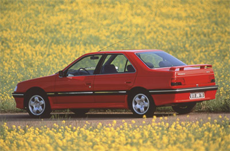 Solo alcuni accessori aerodinamici come lo spoiler posteriore distinguono la Mi 16 dalla versione base.© IXO Collections SAS - Tous droits réservés. Crédits photo © Peugeot