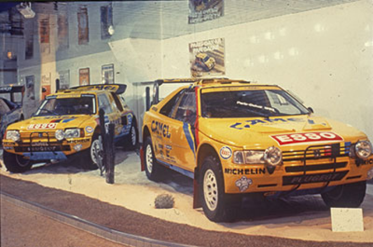 Les Peugeot 205 et 405 Turbo 16 vont régner sans partage sur les courses de Rallye-Raid de 1987 à 1990.© IXO Collections SAS - Tous droits réservés. Crédits photo © Peugeot