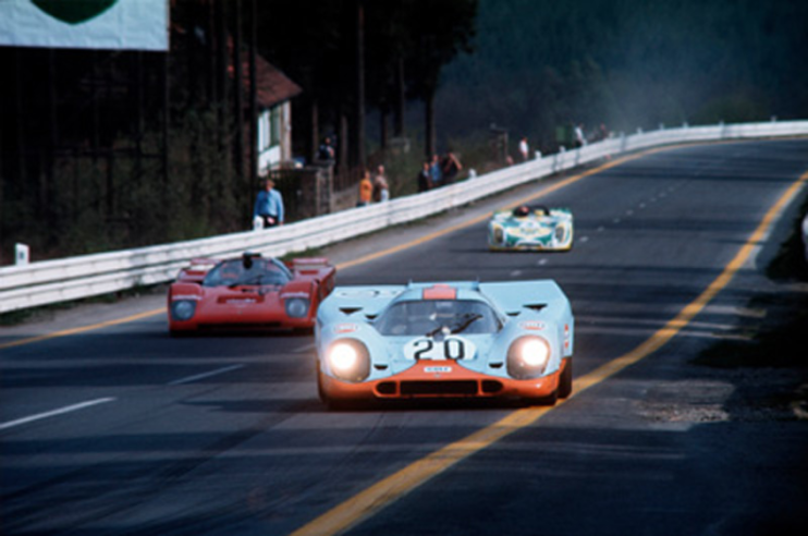 Der Porsche 917 KH Nr. 20 von Fahrer Steve McQueen alias Michael Delaney, wurde während der 24 Stunden von Le Mans 1970 von Jo Siffert und Brian Redman gefahren. © IXO Collections SAS - Alle Rechte vorbehalten. Bildnachweis © Archives & Collections