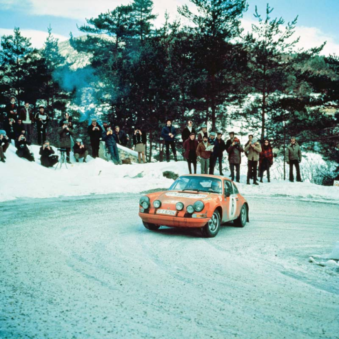 Aux 24 Heures de Daytona de 1968, Porsche réalise un triplé vainqueur grâce aux 907 engagées par l’usine. © IXO Collections SAS - Tous droits réservés. Crédits photo © Porsche