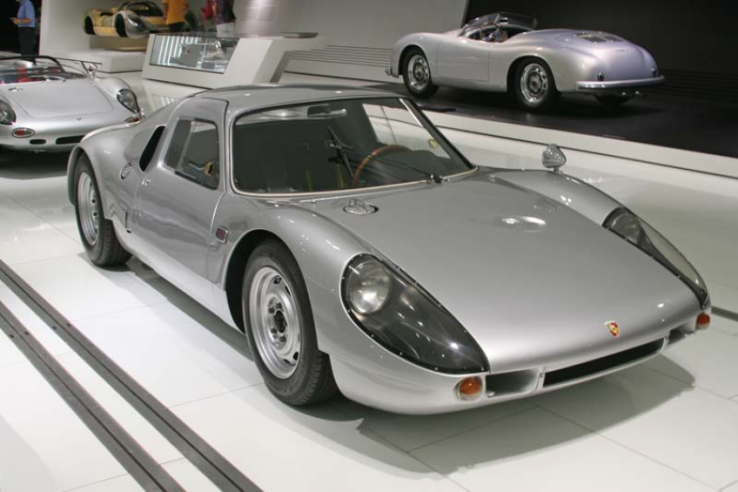 Launched in 1964, the Porsche 904 featured the 1.6-liter Type 547 Flat 4 engine, which was also fitted to the 356 Carrera 2. © IXO Collections SAS - All rights reserved. Photo credits © Archives & Collections Dominique Pascal