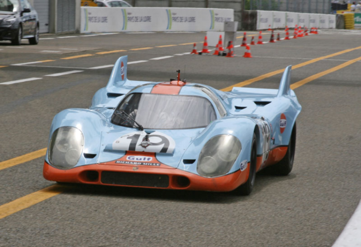 The Porsche 917 painted in Gulf colours is certainly the most iconic racing car of the early 1970s. © IXO Collections SAS - Tous droits réservés. Crédits photo © Archives & Collections Dominique Pascal