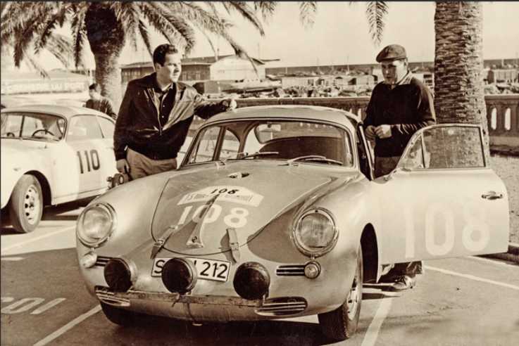 Parmi les grands succès en compétition de la 356, il y a le Tour de Corse de 1960 remporté par Paul Ernst Strähle et Herbert Linge (ici à droite) avec leur Carrera. © IXO Collections SAS - Tous droits réservés. Crédits photo © Archives & Collections Dominique Pascal