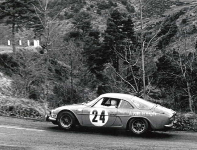 Au Rallye Lyon-Charbonnières-Stuttgart-Solitude de 1969, Jean-Pierre Nicolas termine 5e avec son Alpine-Renault A110. © IXO Collections SAS - Tous droits réservés. Crédits photo © Archives & Collections 