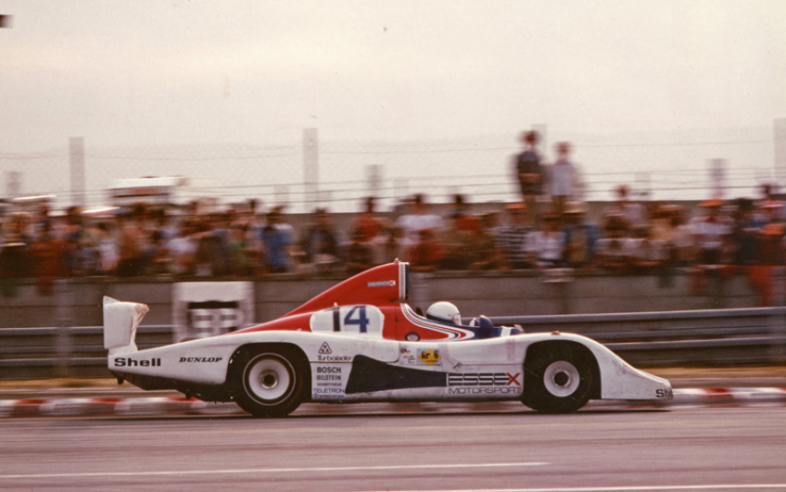 At the 1979 Le Mans 24 Hours, the Essex Porsche 936 (chassis No. 001),  driven by Bob Wolleck and Hurley Haywood, quit in the 19th hour (engine). © IXO Collections SAS - Tous droits réservés. Crédits photo © Porsche