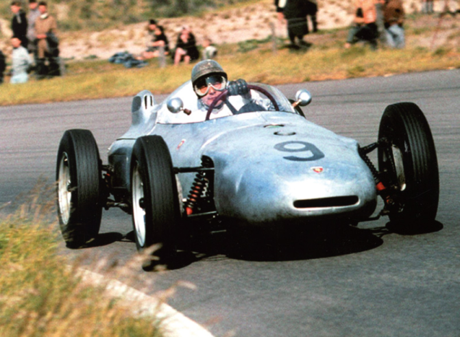 Per la stagione di F1 del 1961, un telaio intermedio Type 787 derivato dalla F2 718 si schierò per il Gran Premio di Monaco e d'Olanda. © IXO Collections SAS - Tous droits réservés. Crédits photo © Porsche