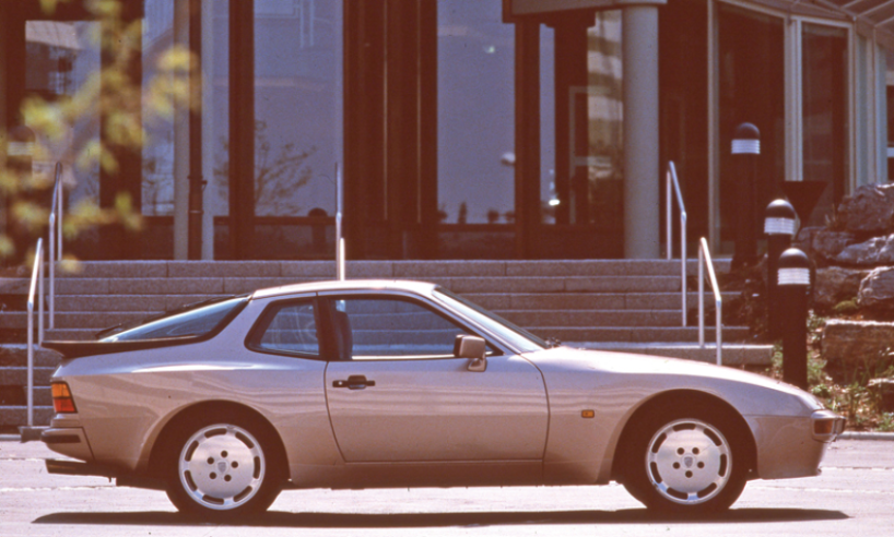 During a decade (1981-1991), 162,452 copies of the Porsche 944 were manufactured in the Neckarsulm factory near Stuttgart.© IXO Collections SAS - Tous droits réservés.  Crédits photo ©  Porsche