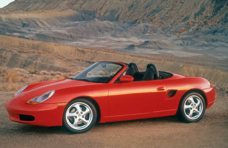 Pour la première fois dans l’histoire de la marque Porsche, un nom est choisi pour l’appellation d’un modèle au lieu des traditionnels chiffres. © IXO Collections SAS - Tous droits réservés. Crédits photo ©  Porsche