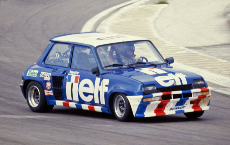 The factory driver Jean Ragnotti was a regular host of the Renault 5 Turbo European Cup where he finished 2nd in 1982. © IXO Collections SAS - Tous droits réservés. Crédits photo ©  Renault D.R. / Archives et Collections