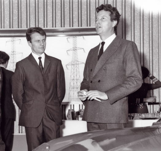 Did Jean Rédélé, on the right, have any idea of the immense success that awaited the Alpine brand when he launched the A 106 model in 1955? © IXO Collections SAS - Tous droits réservés. Crédits photo ©  Renault D.R. / Archives et Collections