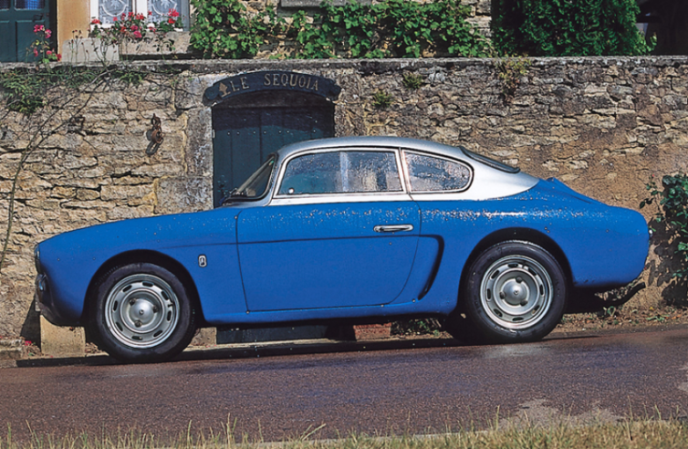 Le linee della coupé Allemano del 1952 preannunciavano già quelle delle prime Alpine A106 di prossima produzione.© IXO Collections SAS - Tous droits réservés. Crédits photo ©  Renault D.R. / Archives et Collections