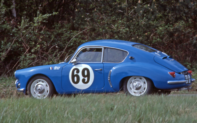 L'Alpine A 106 "Mille Miles" était une version compétition dont le moteur était spécialement préparé par Mignotet. © IXO Collections SAS - Tous droits réservés. Crédits photo ©  Renault D.R. / Archives et Collections