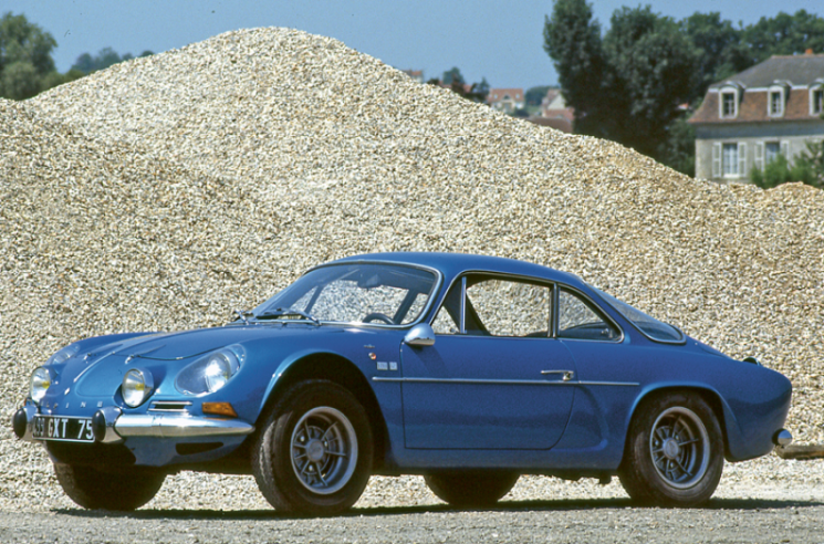 The Alpine A110 1600 S is the first French sports car to exceed 200 km/h in top speed and to complete the standing start kilometre in under 30 seconds. © IXO Collections SAS - Tous droits réservés. Crédits photo © Renault D.R. / Archives et Collections