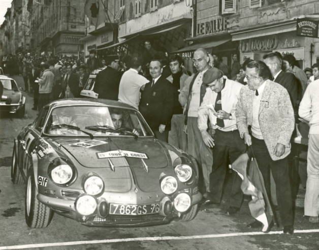 In the 1970 Tour de Corse, the Alpine 1600s occupied the first three positions in the classification. Pictured here are Jean-Claude Andruet and his navigator Michel Vial, who finished second. © IXO Collections SAS - Tous droits réservés. Crédits photo ©  Renault D.R. / Archives et Collections