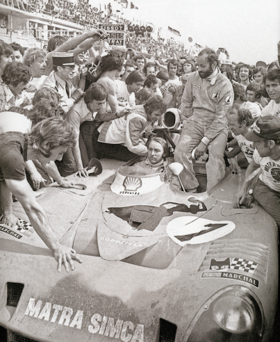 Um dia glorioso para Matra e os seus dois condutores, Gérard Larrousse e Henri Pescarolo, que obtiveram a sua segunda vitória consecutiva nas 24 Horas de Le Mans de 1974.© IXO Collections SAS - Tous droits réservés. Crédits photo ©  Renault D.R. / Archives et Collections