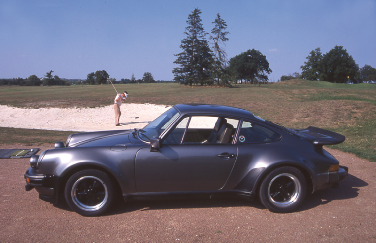 About 40% of the 20,613 Porsche 930 Turbos built between 1974 and 1988 were sold in the USA, Canada and Japan. © IXO Collections SAS - Tous droits réservés.  Crédits photo © Porsche / Archives et Collections.