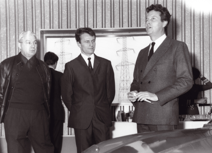 Jacques Henry, the winner of the 1970 Alpine Challenge, is surrounded by Jean Rédélé and Marc Mignotet, the loyal tuner of the A110 Berlinette racing engines from 1964 to 1974. © IXO Collections SAS - Tous droits réservés. Crédits photo ©  Renault D.R. / Archives et Collections