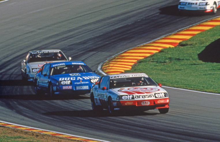 Com um total combinado de 20 vitórias, Oscar Larrauri e Massimo Sigala dominaram a Taça Europeia de 1985 a 1988. © IXO Collections SAS - Tous droits réservés. Crédits photo ©  Renault D.R. / Archives et Collections