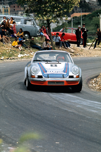 Una de las mayores victorias de Porsche: el 911 Carrera RSR de Herbert Müller y Gijs van Lennep ganando la Targa Florio en Sicilia el 13 de mayo de 1973. © IXO Collections SAS - Tous droits réservés. 