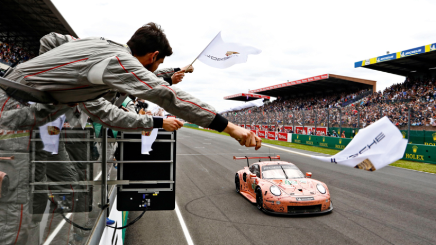 Triumphant finish of the Porsche 911 RSR driven by Christensen-Estre-Vanthoor after 344 laps nearly all leading, on 17 June 2018 at 3pm. © IXO Collections SAS - Tous droits réservés. 