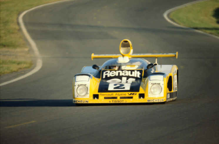 Der Renault Alpine A442B von Pironi-Jaussaud, der erste absolute Sieger der 24 Stunden von Le Mans 1978. Der 2-Liter-Turbomotor leistete 490 PS. © IXO Collections SAS - Tous droits réservés. 