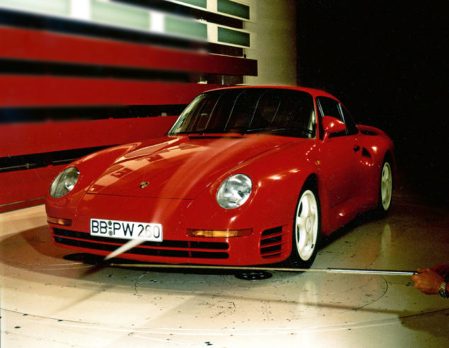 The 959's aerodynamics, optimised in the Weissach wind tunnel, demonstrate practically no downforce, combined with an exceptional air penetration coefficient (Cx of 0.31)© IXO Collections SAS - Tous droits réservés. Crédits photo © Porsche / D.R.