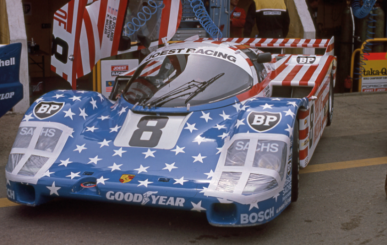 Parmi les écuries privées qui ont engagé des 956, Joest Racing est l’une des plus performantes. En 1986, la voiture pilotée par George Follmer, John Morton et Kemper Miller termine 3e au Mans. © IXO Collections SAS - Tous droits réservés. Crédits photo © Porsche / D.R.