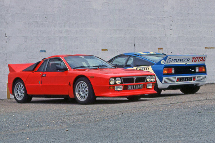 Côte à côte, la version routière Stradale et la version compétition Corsa de la Lancia 037 Rally présentent des lignes très proches, toutes deux signées Pininfarina. © IXO Collections SAS - Tous droits réservés. Crédits photo © Lancia D.R.