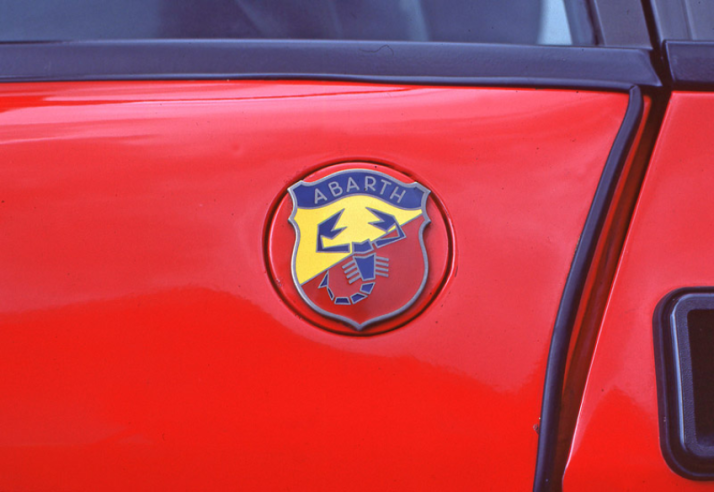 The Abarth logo can be found all over the Stradale, indicating the high level of involvement of the tuner for this model © IXO Collections SAS - Tous droits réservés. Crédits photo © Lancia D.R.