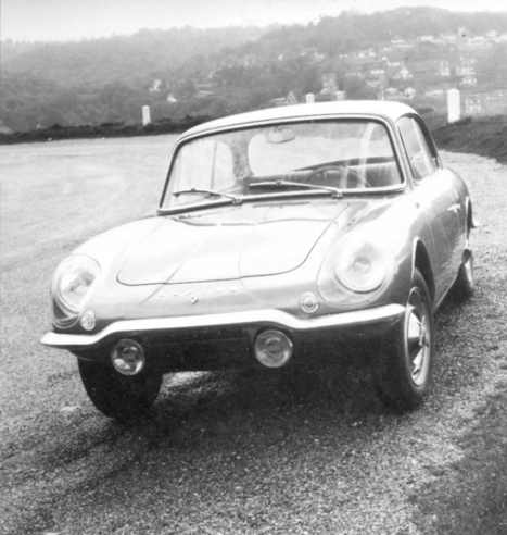 Although it could carry four passengers, the GT4 maintained its sporty appearance. © IXO Collections SAS - Tous droits réservés. Crédits photo ©   Archives et Collections