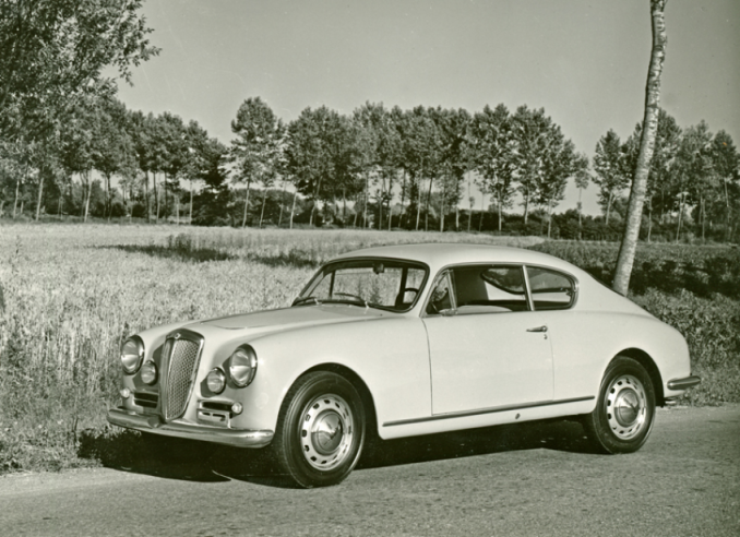 O coupé Aurelia GT foi o primeiro Gran Turismo a combinar requinte e eficiência. © IXO Collections SAS - Tous droits réservés. Crédits photo © Lancia D.R.