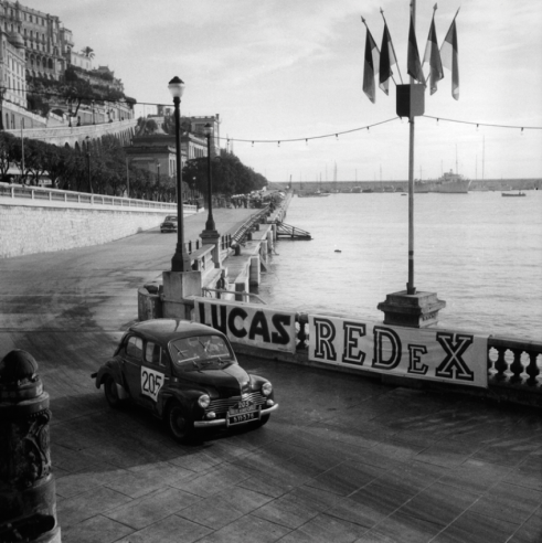 Jean Rédélé and his 4CV at the Monte Carlo Rally in 1951: it was in Alpine's DNA to cherish its drivers. © IXO Collections SAS - Tous droits réservés. Crédits photo ©  Renault D.R. / Archives et Collections