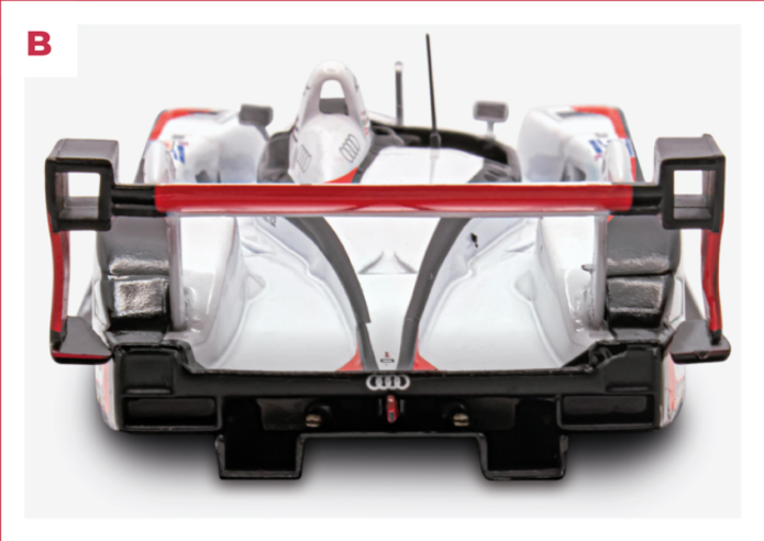 B. The steering wheel is height-adjustable and secured by a bolt. The gear selector is on the right, in the forward position so as not to obstruct access to the vehicle.  © IXO Collections SAS - Tous droits réservés. 