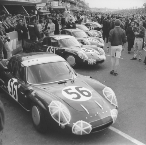 En 1967, il partageait le volant de cette A210 avec Gérard Larrousse dans la Sarthe (abandon). © IXO Collections SAS - Tous droits réservés. Crédits photo ©  Renault D.R. / Archives et Collections