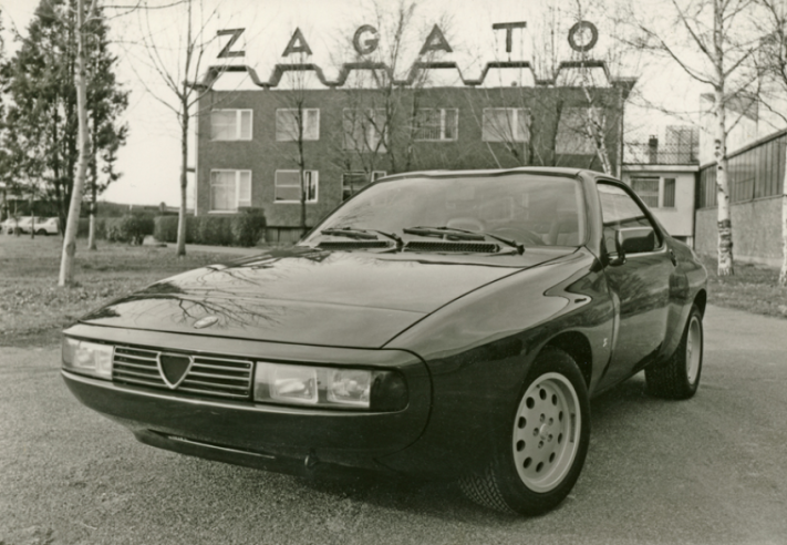 Au Salon de Genève de 1983, Zagato Industrial Design présente le prototype Alfa Romeo Zeta 6, ici devant le siège du carrossier à Terrazzano di Rho, près de Milan. © IXO Collections SAS - Tous droits réservés. Crédits photo © Lancia D.R.