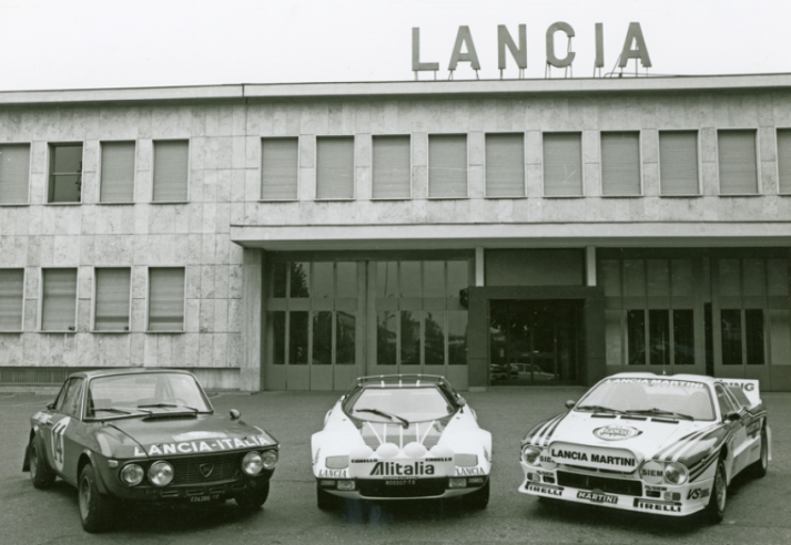 Der Stratos HF in der Mitte, der Fulvia 1600 HF auf der linken Seite und der 037 Rallye Gruppe B auf der rechten Seite illustrieren einen Teil der siegreichen Lancia-Rallyegeschichte, die zwischen 1972 und 1983 fünf Weltmeisterschaften gewann. © IXO Collections SAS - Tous droits réservés. Crédits photo © © Lancia D.R.