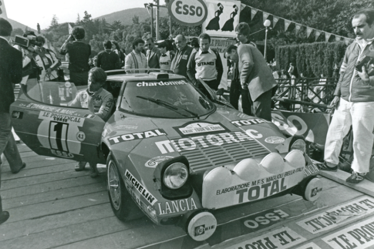 The Lancia Stratos won the Tour of Corsica five times between 1974 and 1981. Pictured here are Bernard Darniche and Alain Mahé winning in 1979 for the Chardonnet team.© IXO Collections SAS - Tous droits réservés. Crédits photo © Lancia D.R.